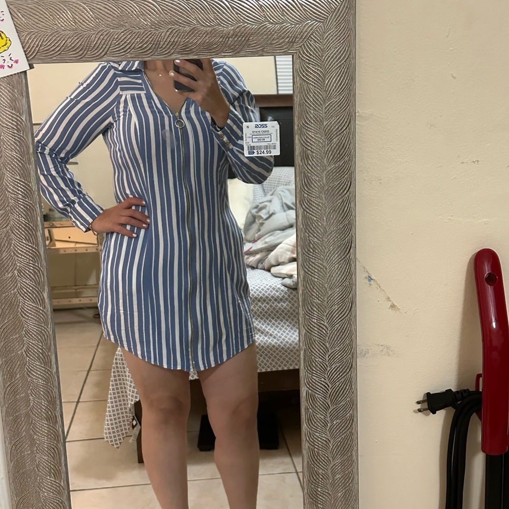 Very nice dress. I gain some weight and dresss is a little tight on the belly